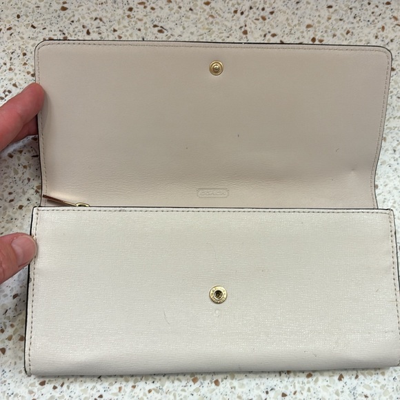 Coach White Leather Long Wallet - Picture 13 of 17
